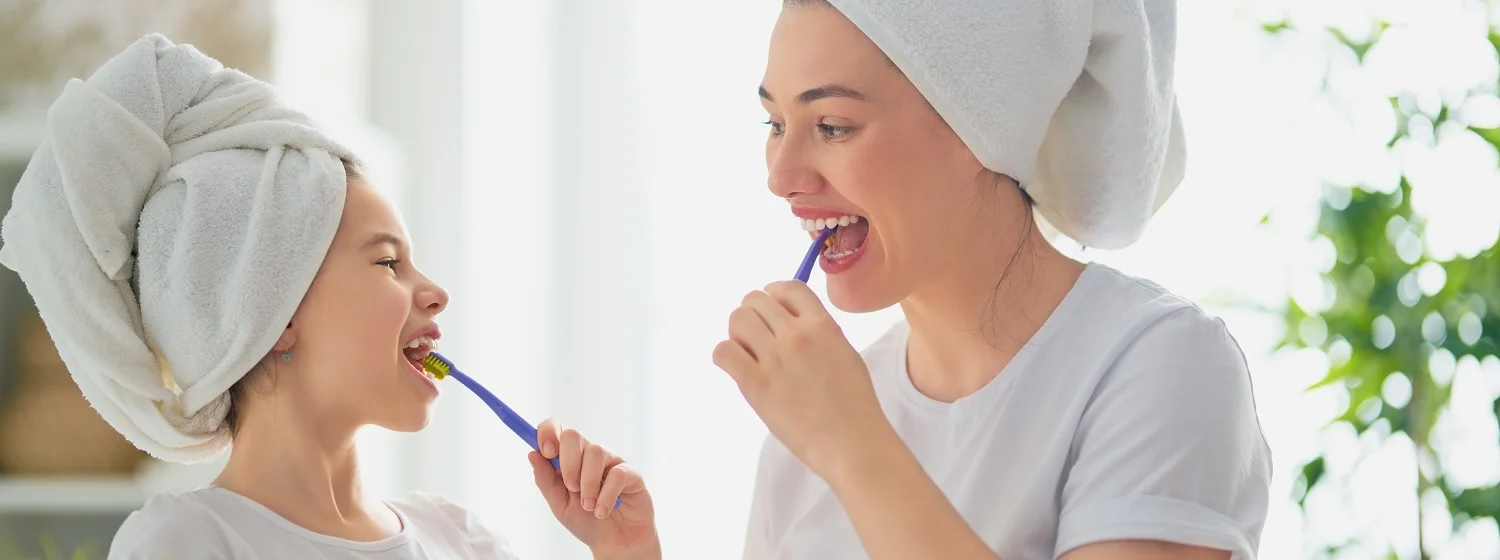 brushing-teeth-mother-and-daughter