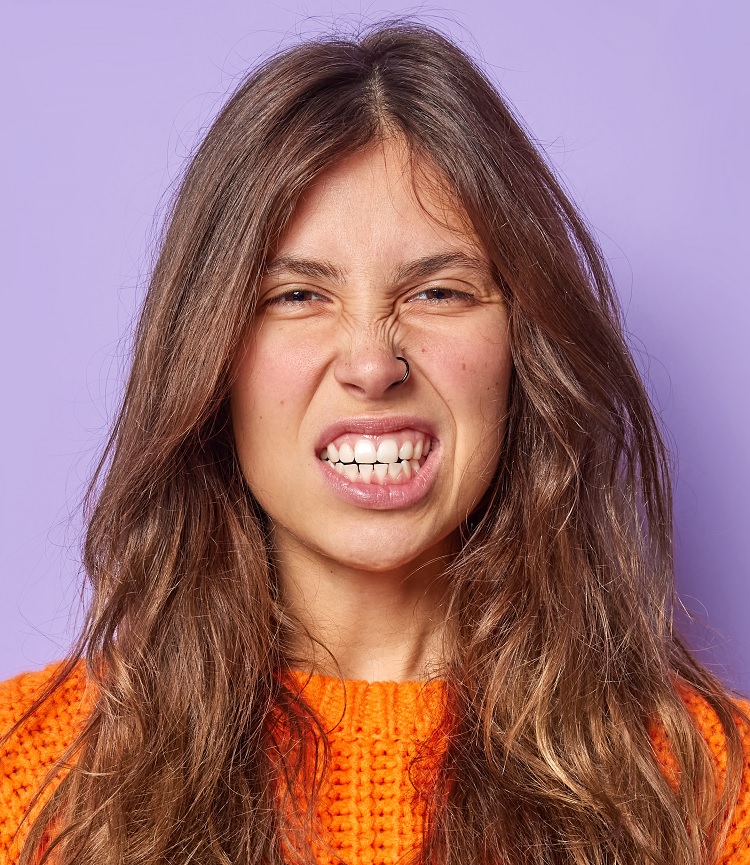 ¿Rechinar los dientes puede causar caries? 8 tips útiles