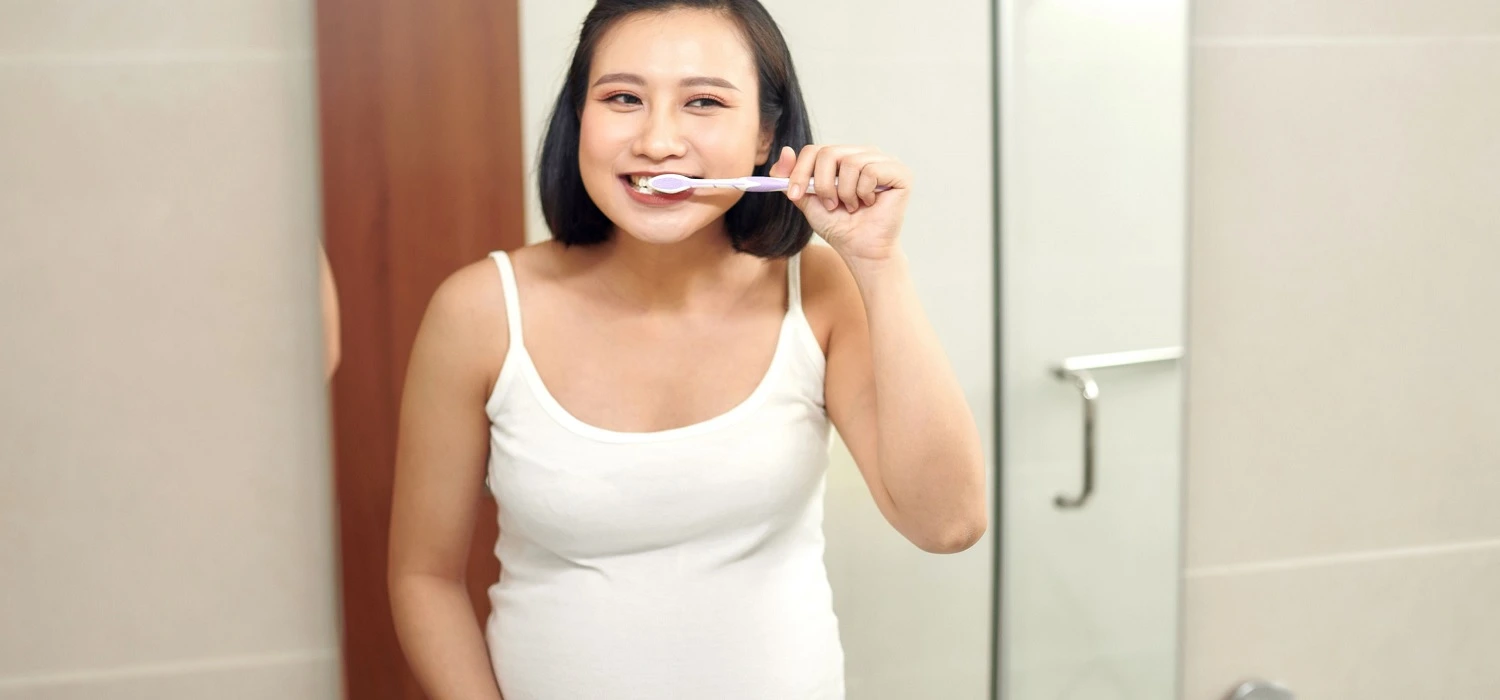 woman-brushing-her-teeth