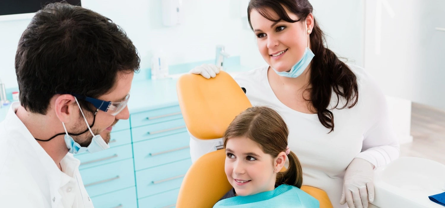 mother-and-daughter-visits-the-dentist