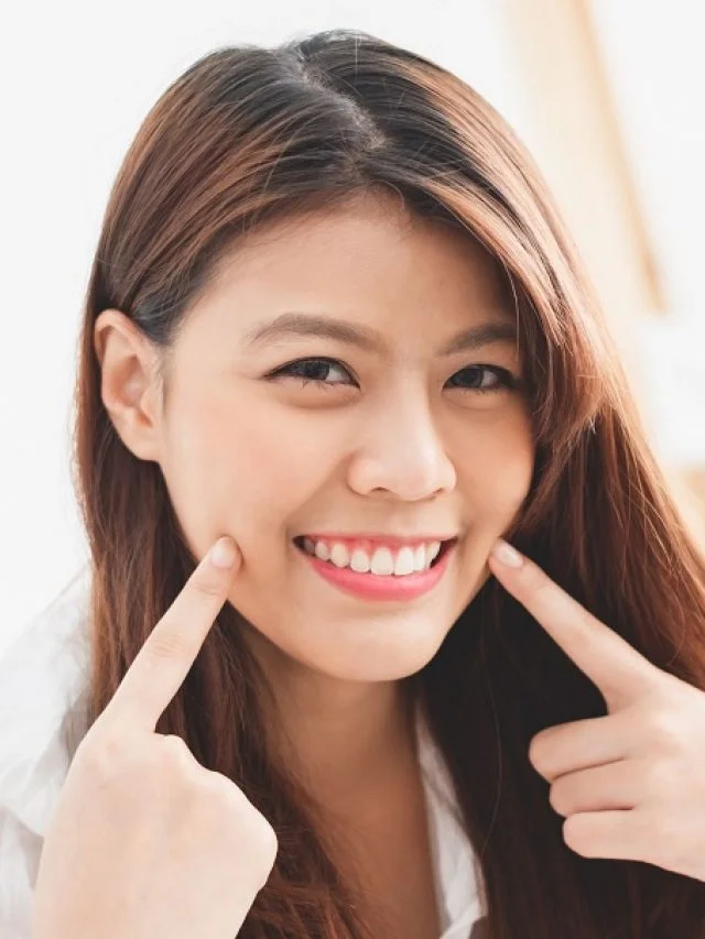 woman-showing-her-teeth