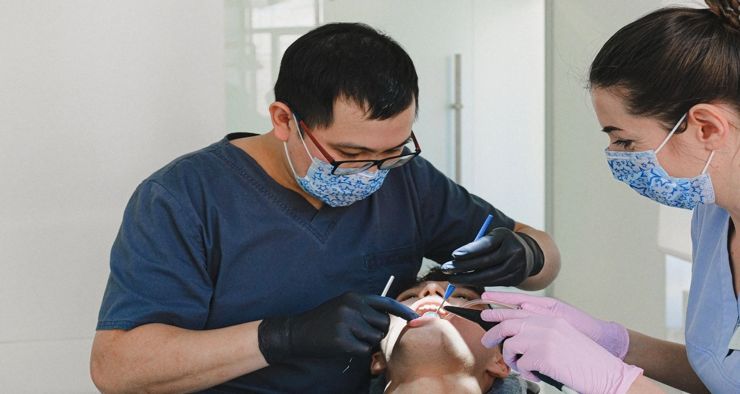 Qué es la profilaxis dental: 6 procedimientos probados y beneficios 