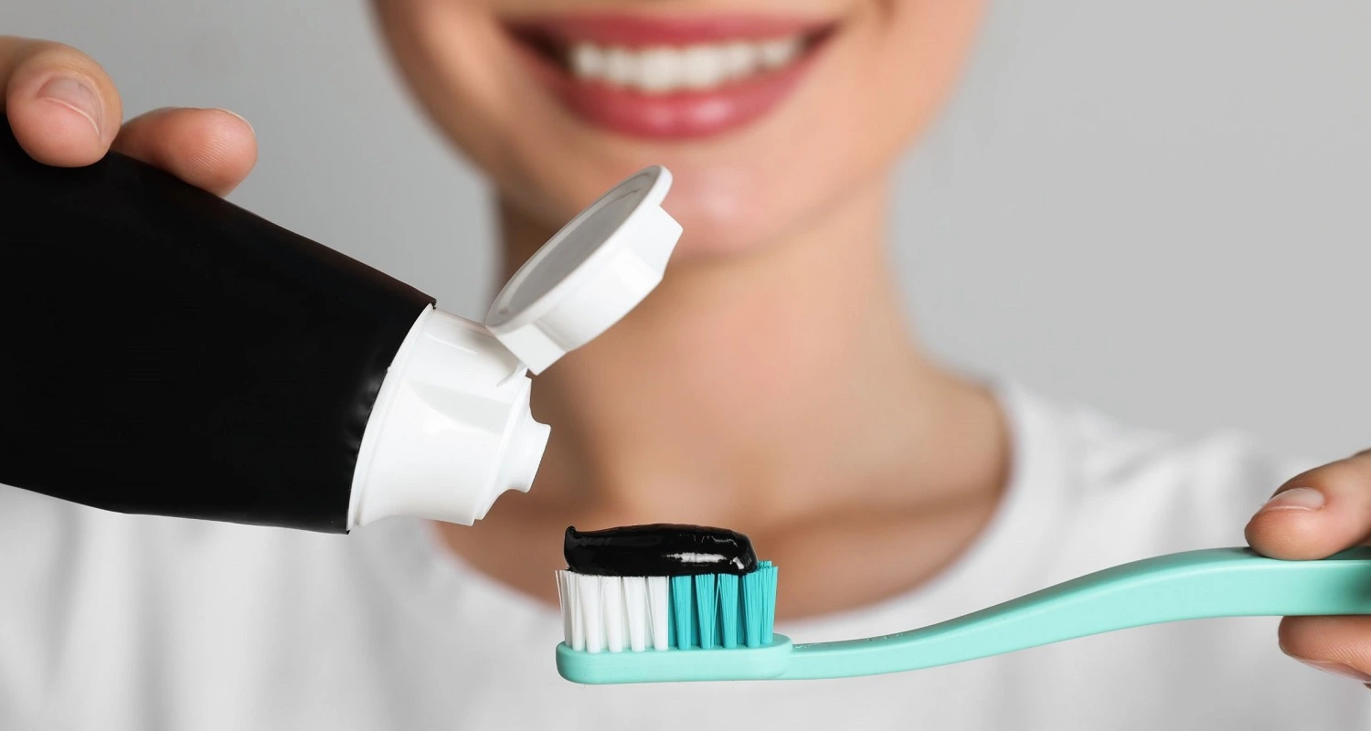 Charcoal and Teeth Whitening: 4 Important Benefits and Risks