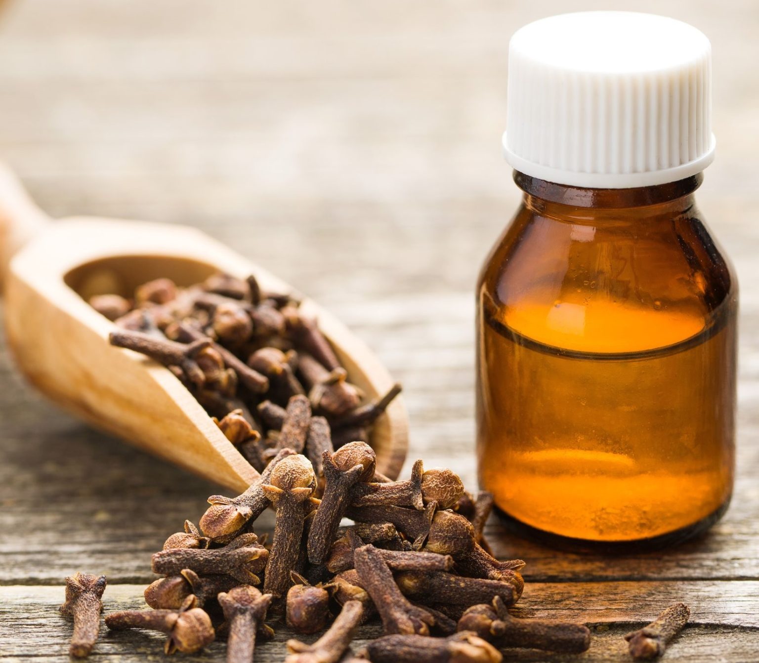 clove essential oil for toothache featured