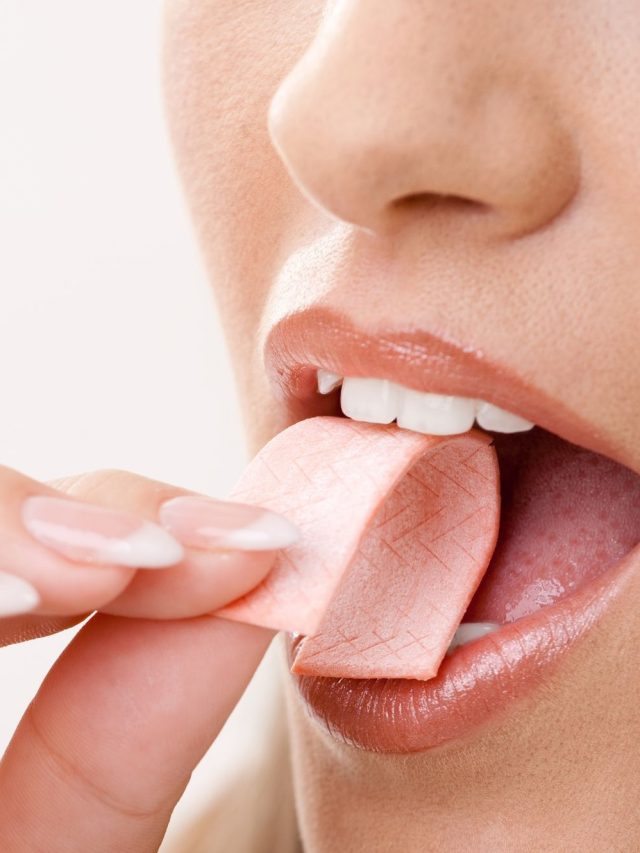 is-chewing-gum-bad-for-your-teeth-2-important-benefits