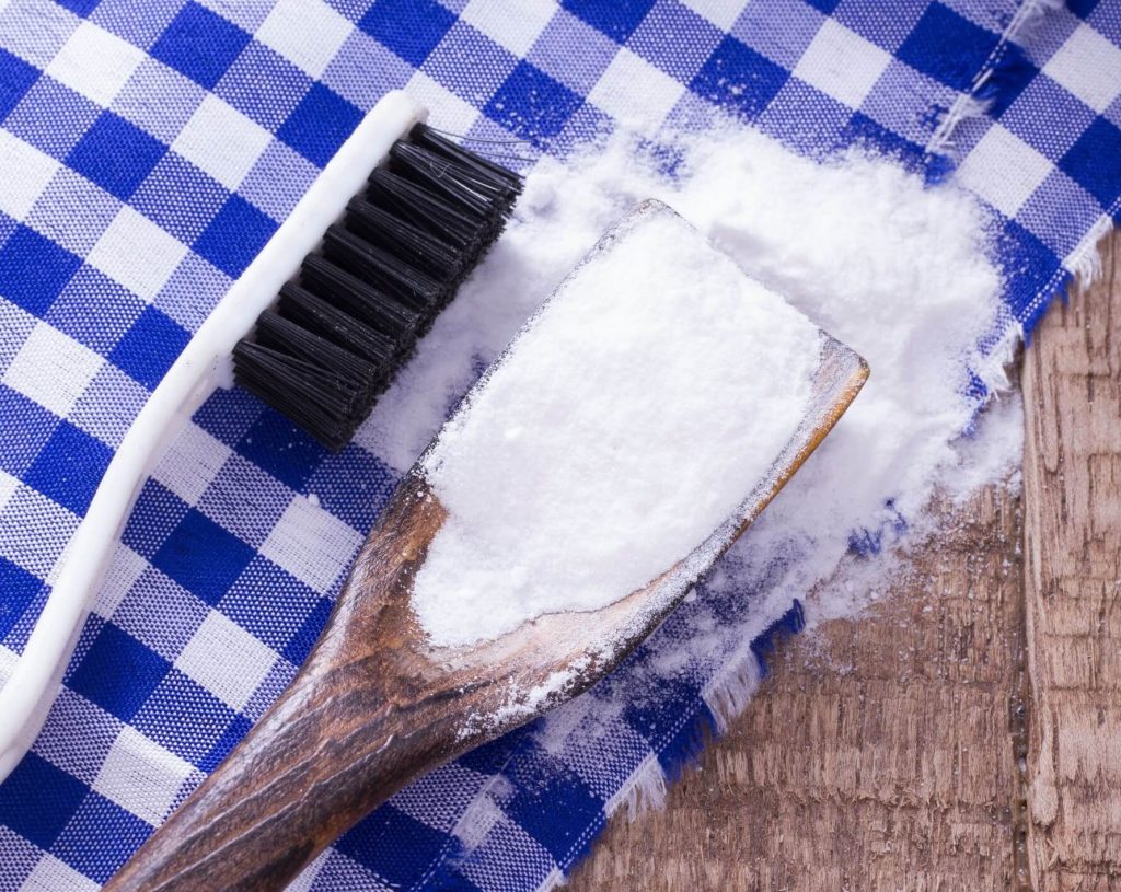 does baking soda whiten teeth featured, Bicarbonato de Sodio y Dientes Blancos: Guía en 5 Pasos