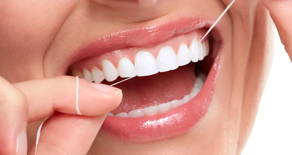 Cepillado y el Uso de Hilos Dentales