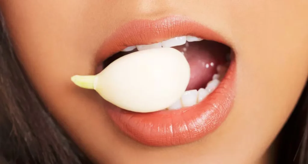 How to Use Garlic for Oral Health