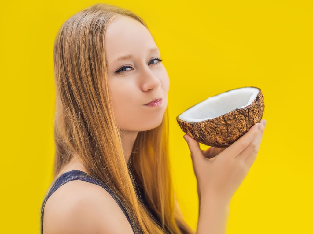 4 Secrets of Oil Pulling for Dental Health & a Radiant Smile