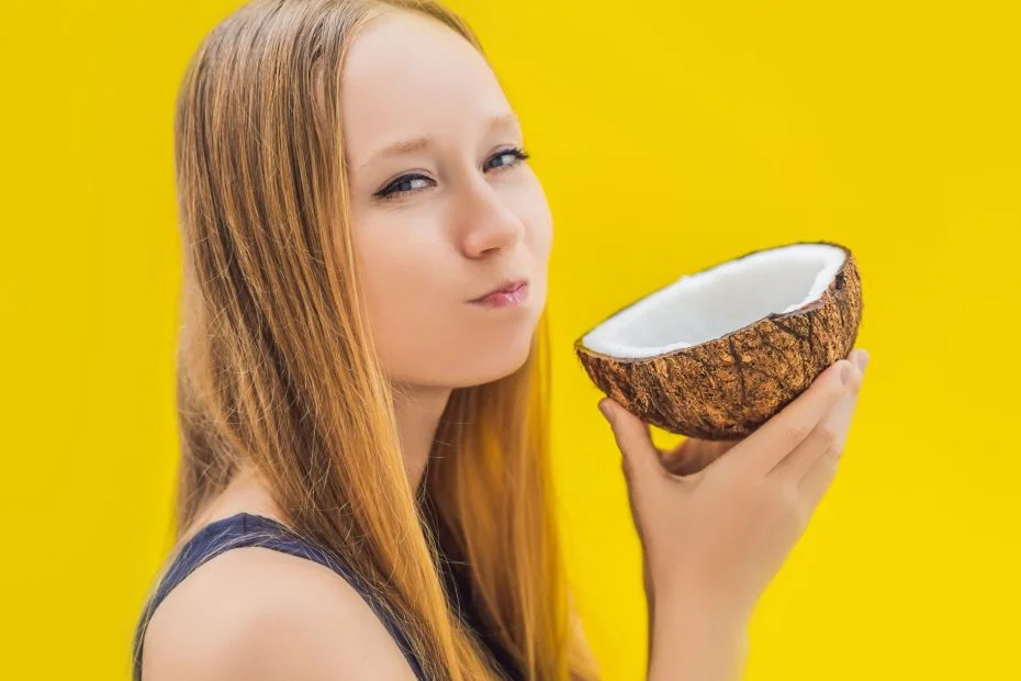 4 Secrets of Oil Pulling for Dental Health & a Radiant Smile