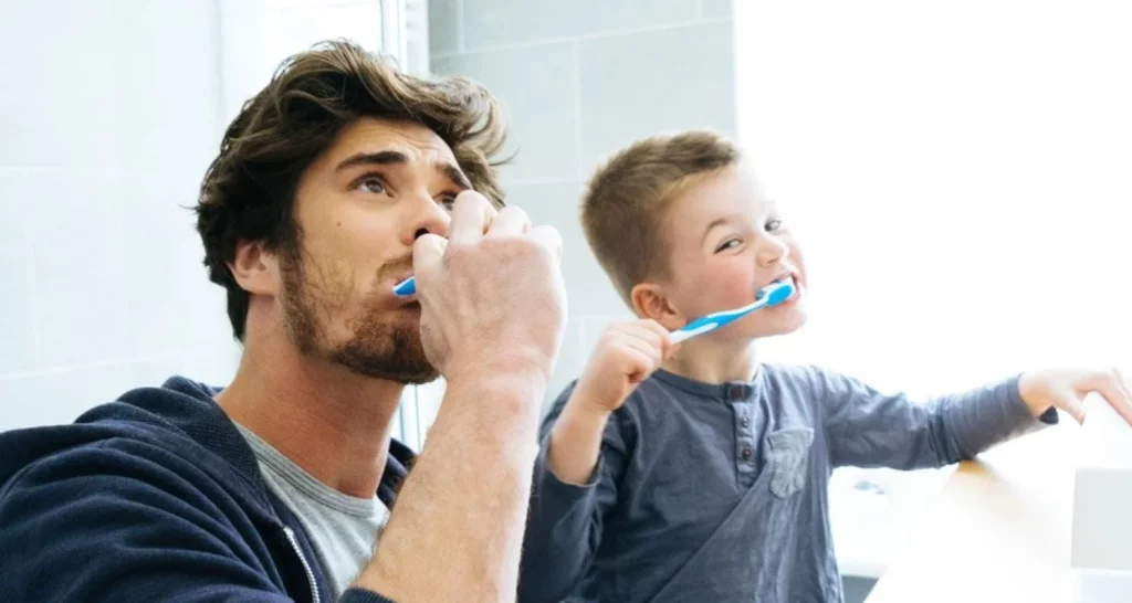 ¿Cómo cepillar los dientes de leche