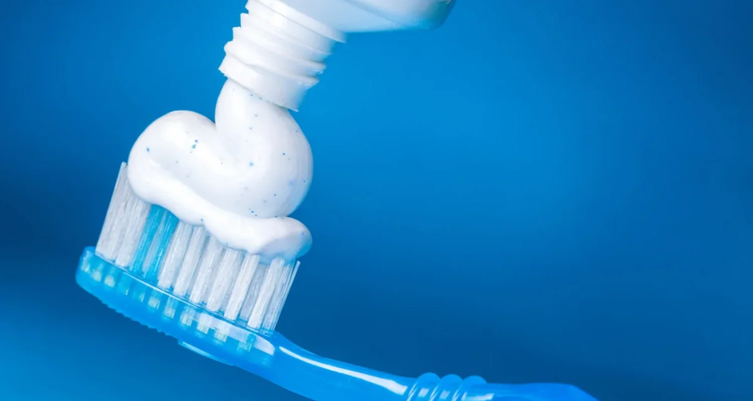 Fluoride-free toothpaste 