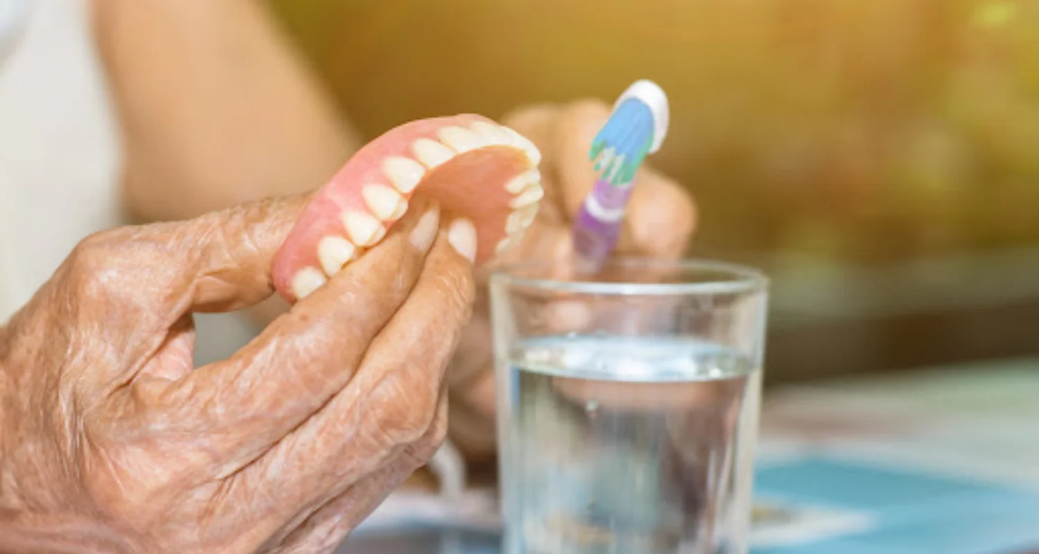 2 - Mejores prácticas para el cuidado de la dentadura postiza