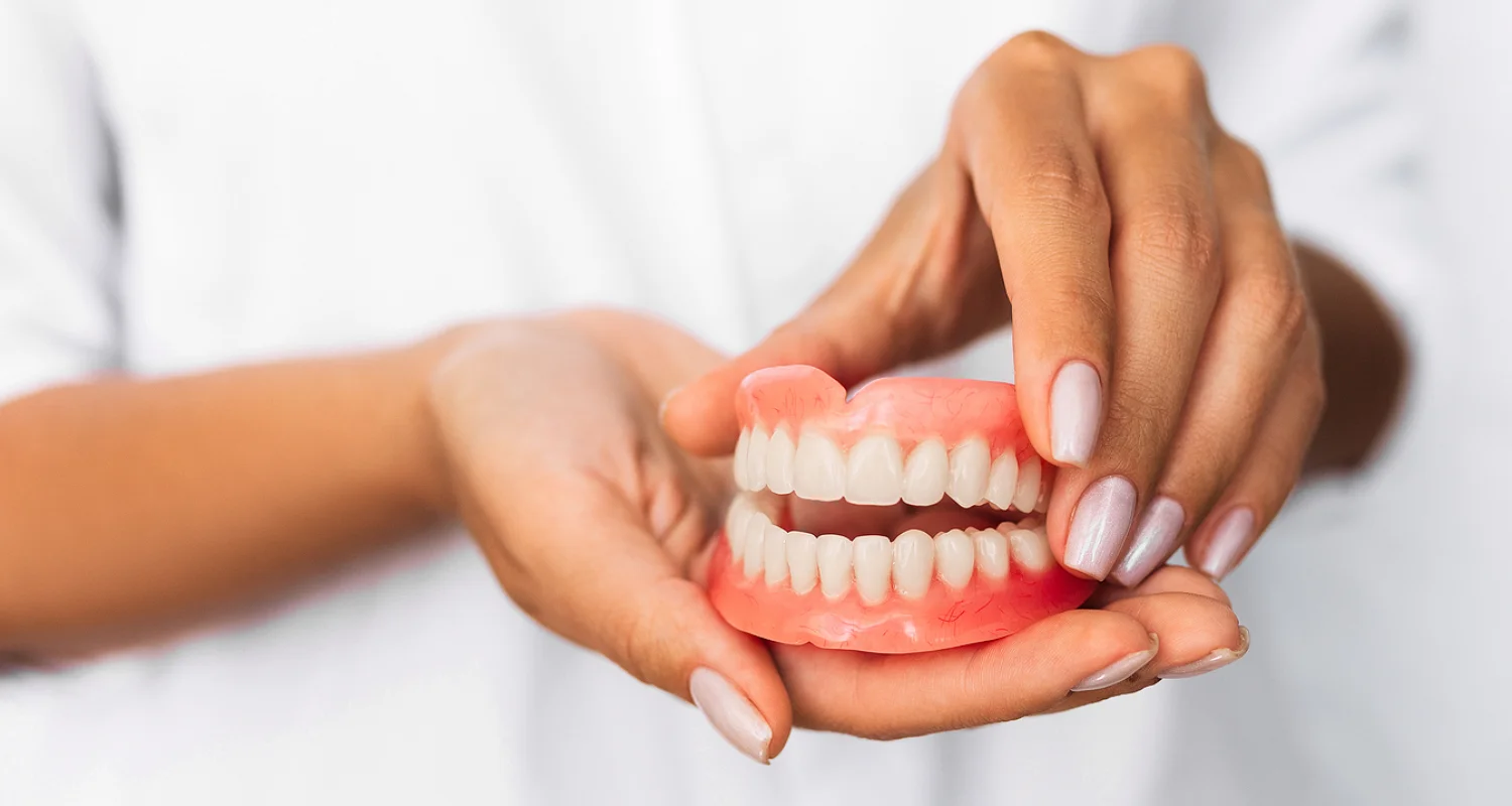 2 - Mejores prácticas para el cuidado de la dentadura postiza