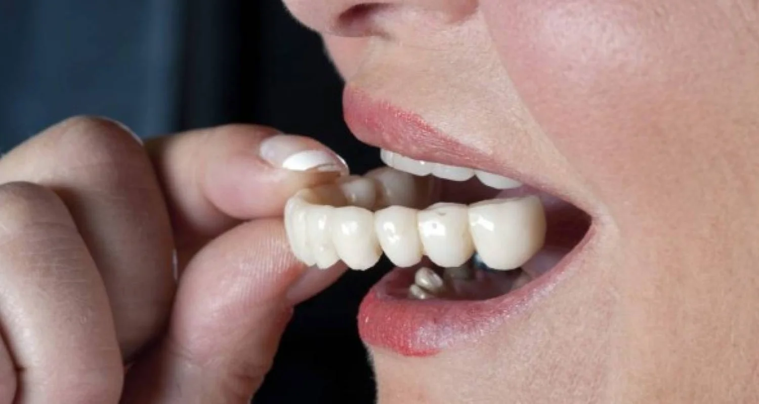 5 - ¿Se puede dormir con dentadura postiza_ - cuidado de la dentadura postiza