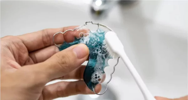 5 Brilliant DIY Retainer Cleaner Recipes to Try at Home