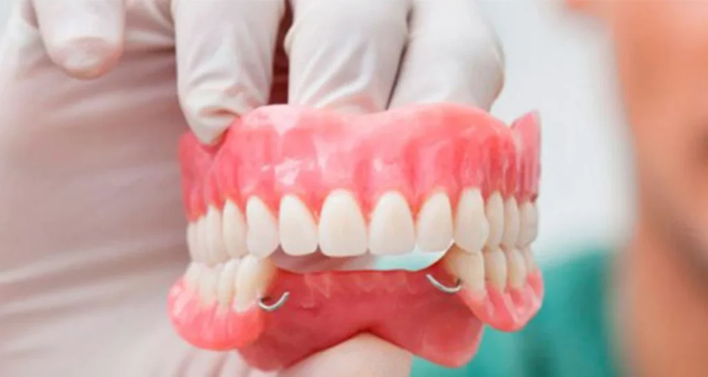 1 - Pegamento para dientes_ Riesgos y usos