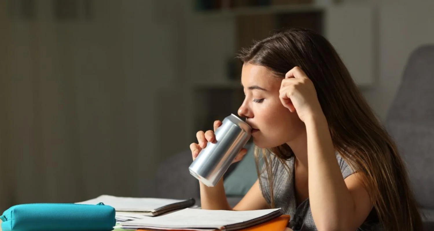 ¿Son malas las bebidas energéticas? Consejos dentales