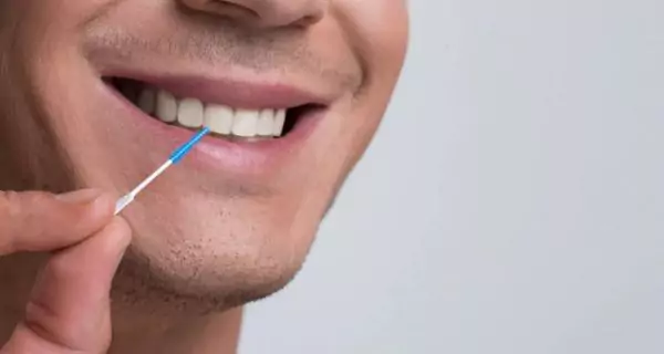 How to use an interdental brush properly