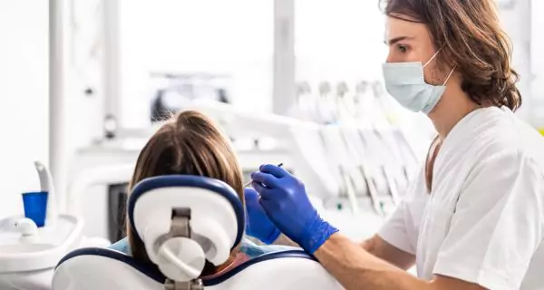 Visita al dentista con regularidad
