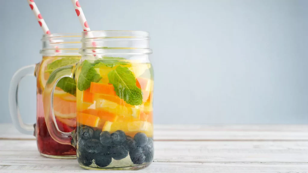 ¿Cómo preparar agua infusionada para cuidar tu sonrisa?