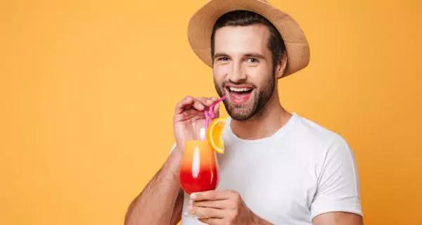 How do summer foods and drinks affect your teeth?