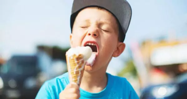 ¿Por qué el verano puede afectar tu salud bucal?