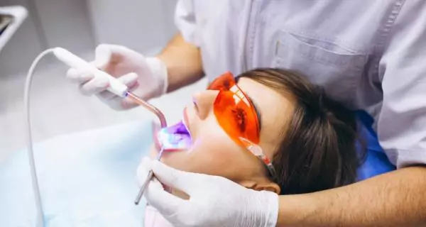 ¿Qué cuidados dentales deberías tener antes de las vacaciones?