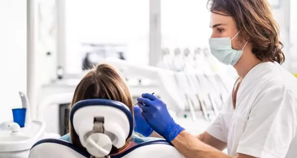 ¿Qué debe tener en cuenta el dentista?