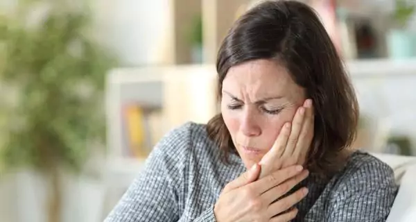 What are the signs of a failed implant?