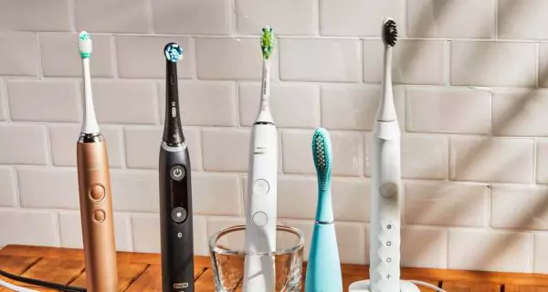 What is a teeth cleaning kit?