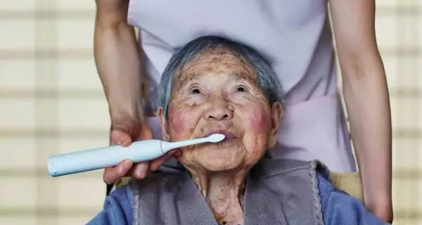 What Preventive Dental Care Is Needed for Alzheimer’s Patients?