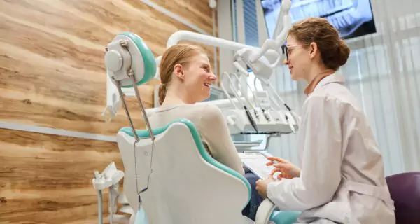¿Cómo puede ayudarte tu odontólogo a blanquear tus dientes de forma segura?