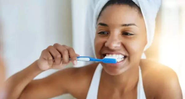 ¿Qué hábitos ayudan a mantener los dientes blancos sin dañar el esmalte?