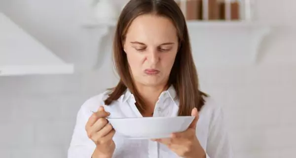 What are the reported side effects of oral use?