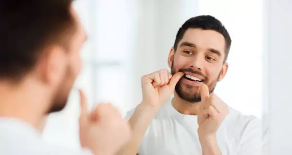 ¿Por qué debo usar hilo dental todos los días?