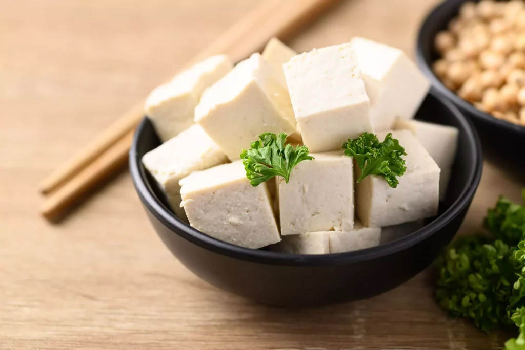 ¿Cómo los beneficios del tofu mejoran tus dientes y encías?