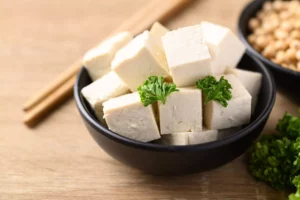 ¿Cómo los beneficios del tofu mejoran tus dientes y encías?