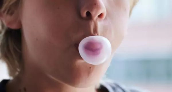 Can teenagers benefit from chewing gum?