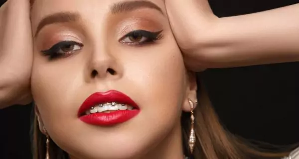 ¿Cómo cuidar los grills dentales?