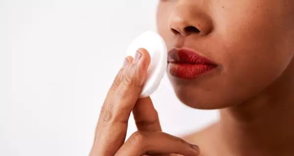 How can I use lipstick safely?