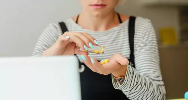 How can I use multivitamins safely for oral health?
