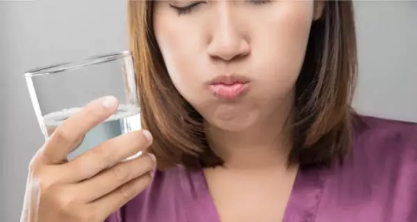 How can you relieve pain in the roof of the mouth?