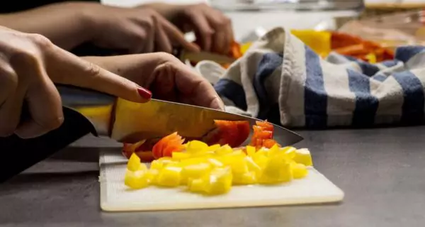 ¿La alimentación influye en las caries con brackets?