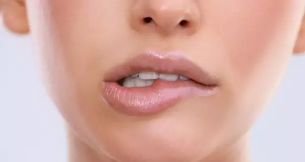 What are the benefits of using lipstick?