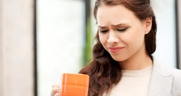 What are the symptoms of halitosis?