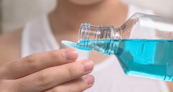 How do mouthwashes help your gums and teeth?