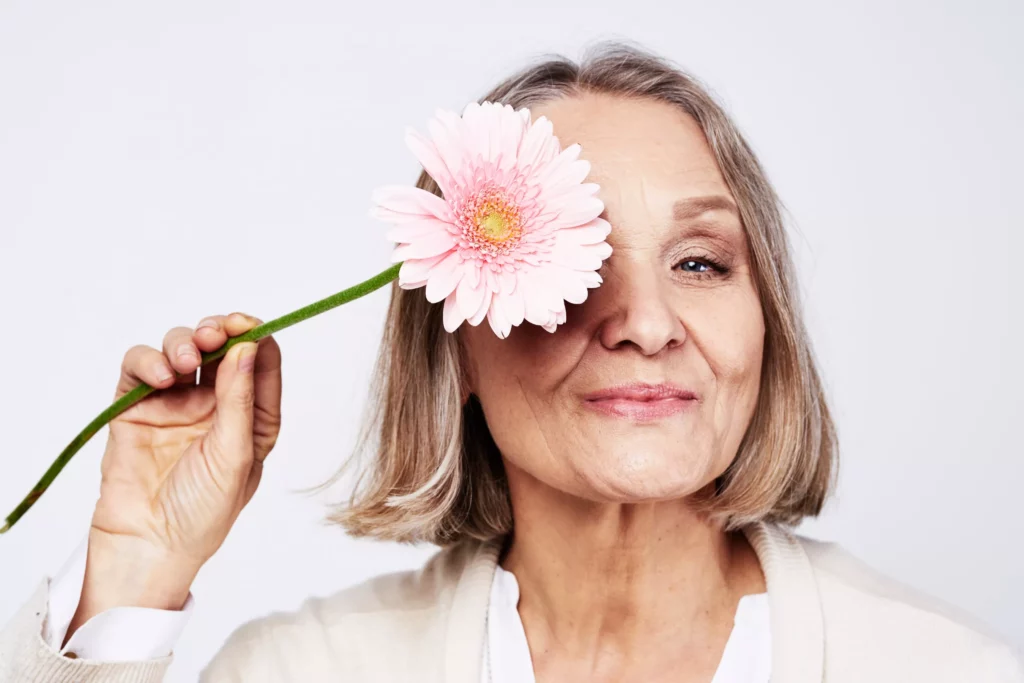 ¿Cómo afecta la menopausia la salud de tus dientes y encías?