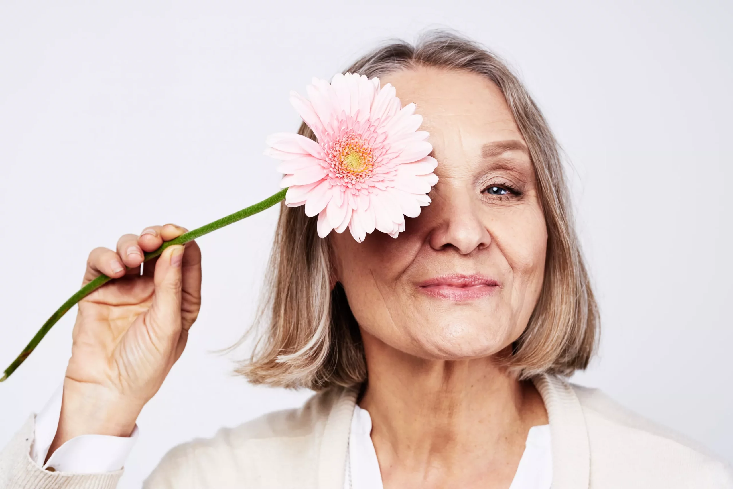 ¿Cómo afecta la menopausia la salud de tus dientes y encías?