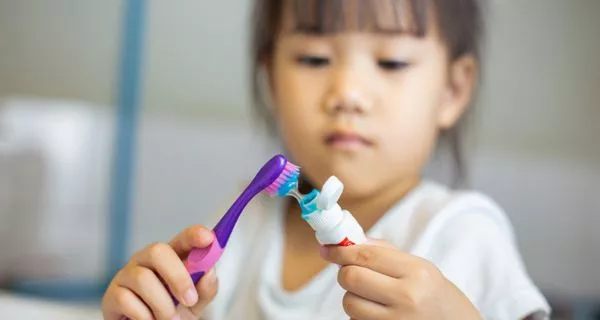 ¿Qué productos dentales ayudan a mantener tu sonrisa sana? 50 ¿Qué productos dentales son seguros para los niños?